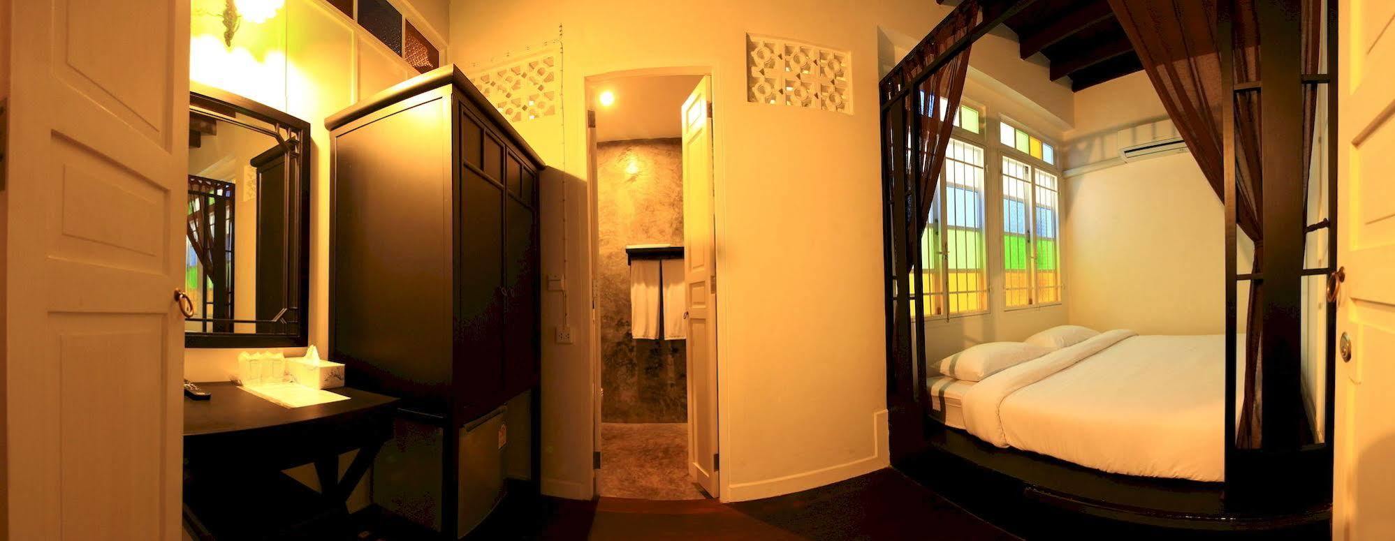 Phuket 99 Oldtown Boutique Guesthouse Sha Extra Plus מראה חיצוני תמונה